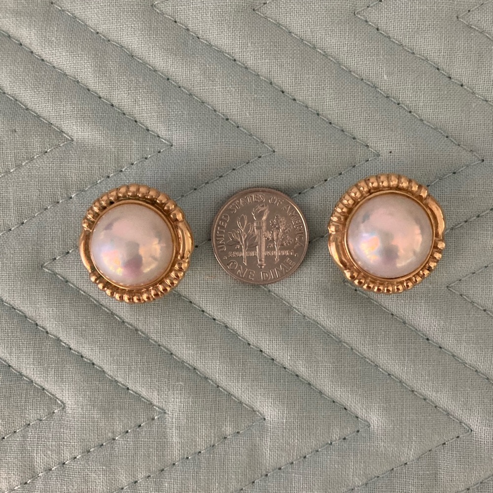 14k gold Mabe pearl earrings - Picture 4 of 8